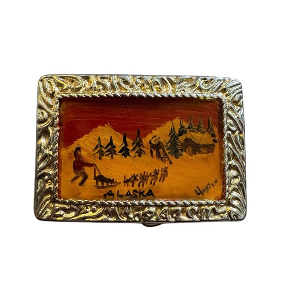 Beautiful hand painted Alaska Sled Dogs Cabin Belt Buckle Signature - Picture 3 of 4